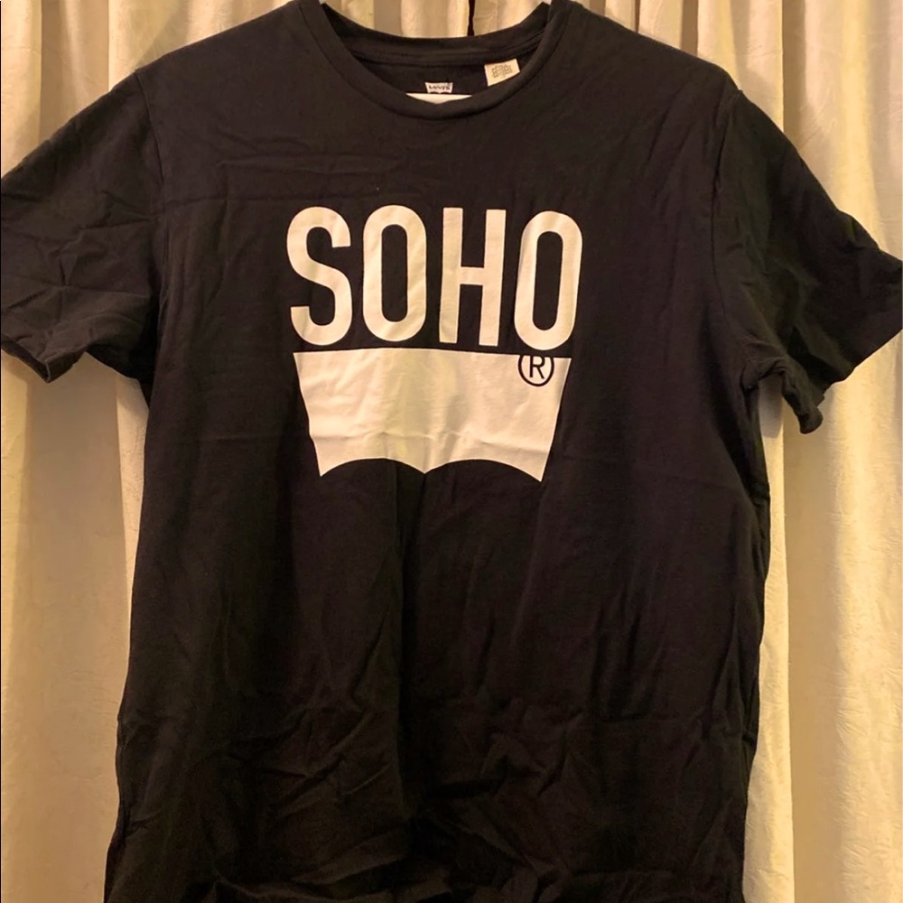 Levi’s Black t-shirt